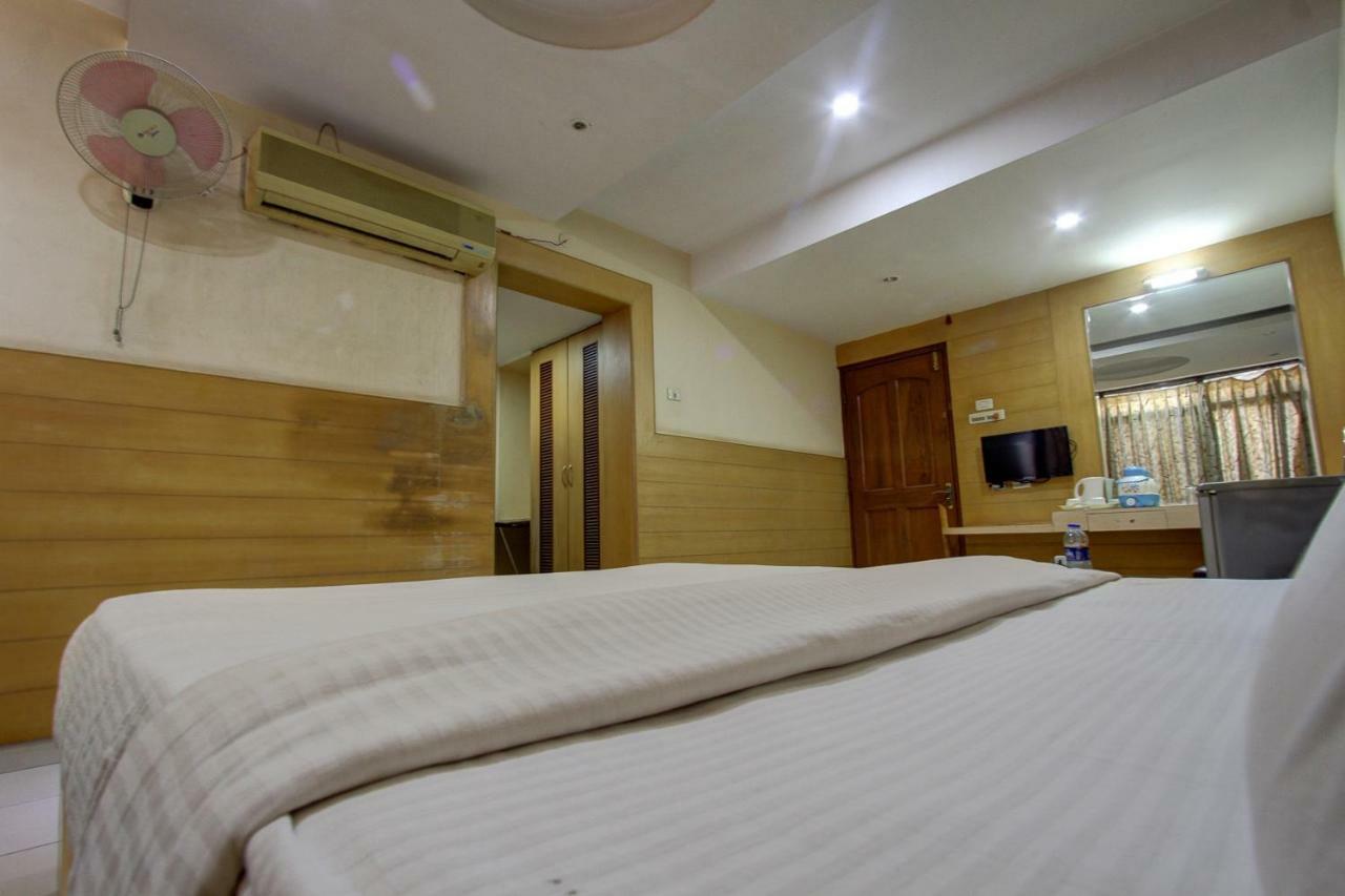 Hotel Rajsangam International Badami Ngoại thất bức ảnh