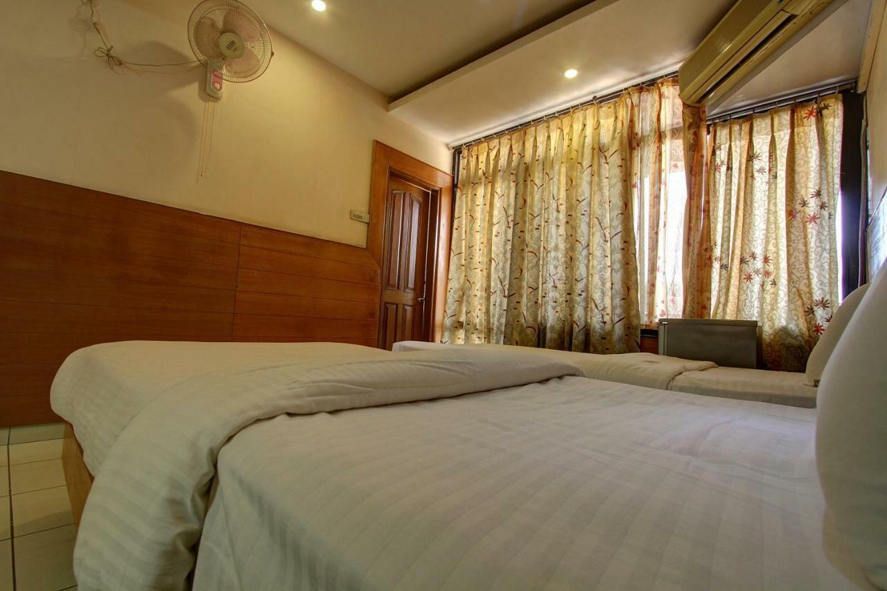 Hotel Rajsangam International Badami Ngoại thất bức ảnh
