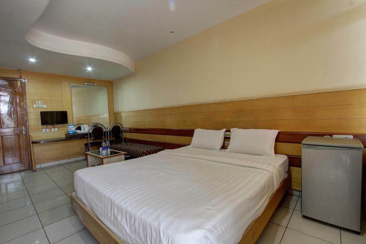Hotel Rajsangam International Badami Ngoại thất bức ảnh