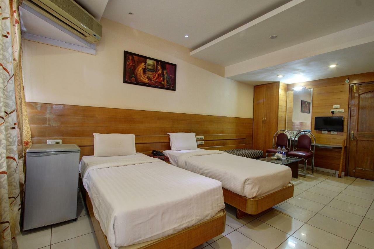 Hotel Rajsangam International Badami Ngoại thất bức ảnh